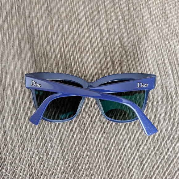 DIOR Graphic Collection, Like New - Picture 3 of 12